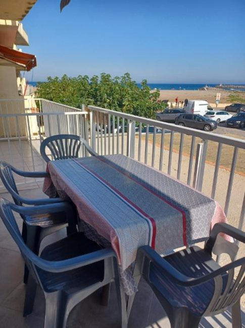 Superbe Appartement Avec Vue Sur Le Port Et Plage Saint-Pierre-la-Mer  외부 사진